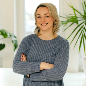 Vivian Hannebohm lächelt in die Kamera.