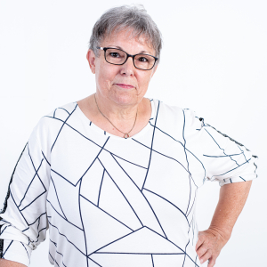 Ellen Kühn lächelt in die Kamera.
