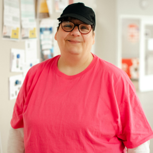 Kerstin Kapische, Stellvertretung der Frauenbeauftragten, lächelt in die Kamera.
