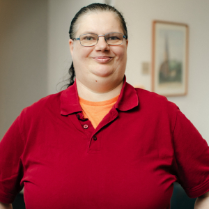 Martina Graf, Frauenbeauftragte, lächelt in die Kamera.