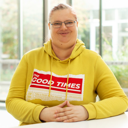 Martina Graf lächelt in die Kamera.