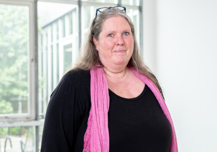 Inge Seiler-Päpper lächelt in die Kamera.