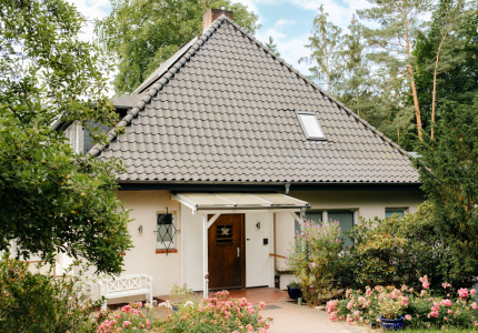 Außenansicht des Wohnhauses Hügelstieg in Adendorf