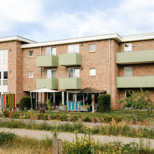 Außenansicht des Wohnhauses Bunte Hanse in Lüneburg